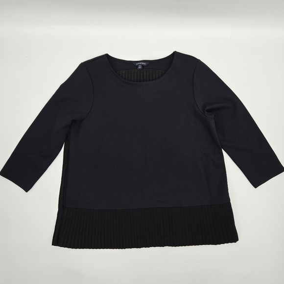 Land's End Pleated Back and bottom of front 3/4 Sleeve Blouse Size Medium - Picture 1 of 9